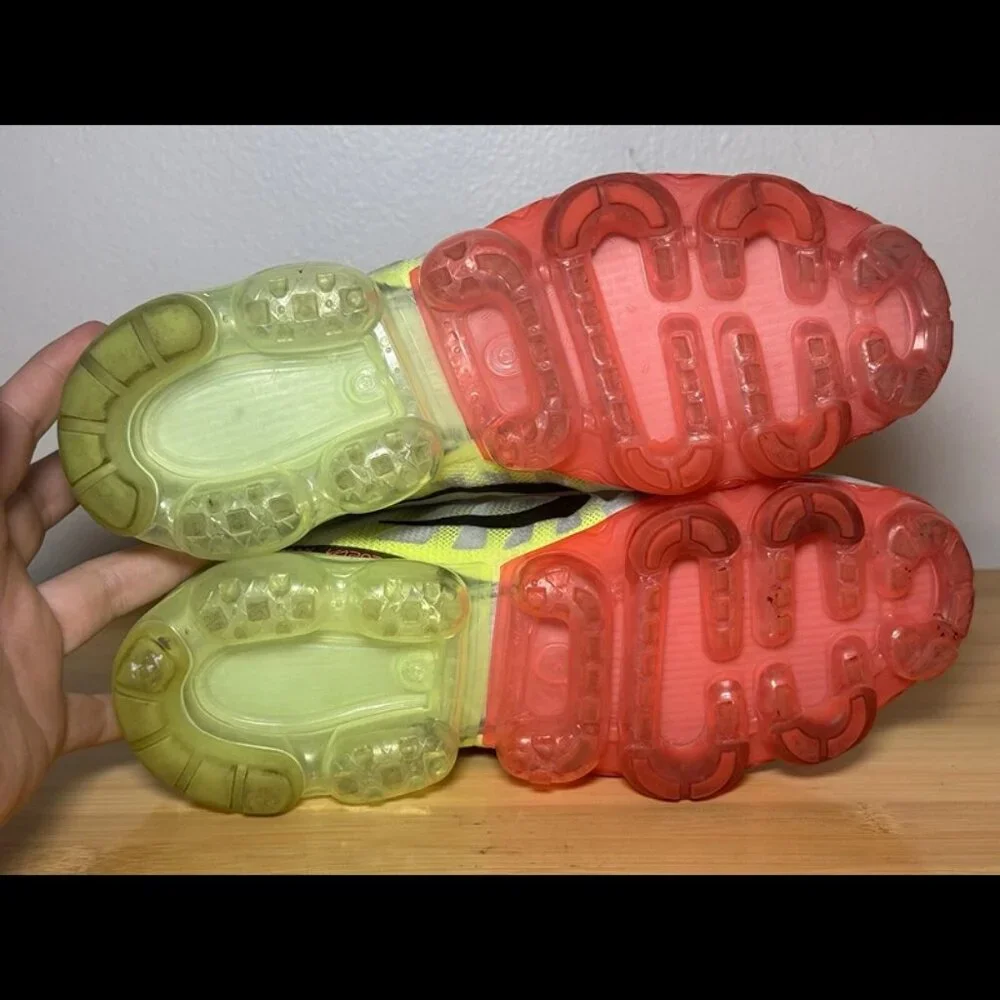 Size 9.5 - Nike Air Vapormax 2019 Pure Platinum Black Crimson‎ Mens AR6631-007 - Picture 9 of 9